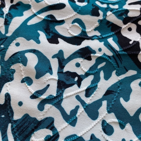 Top from JM Collection at Macys. Gorgeous modern print. Long sleeves. Medium - Picture 6 of 7